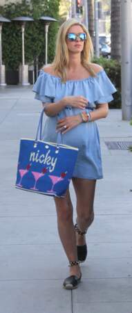 Le look d'été de Nicky Hilton, en robe dénudée aux épaules