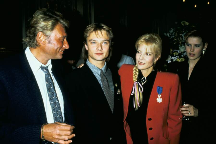 1987 : Johnny Hallyday et Sylvie Vartan, divorcés depuis 7 ans, entourent leur fils David