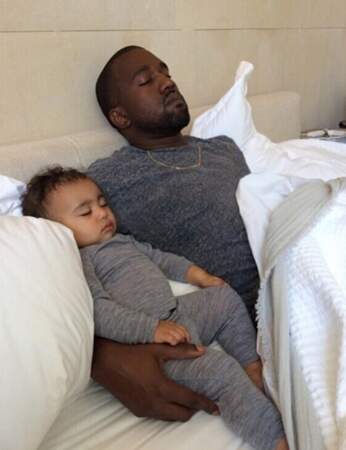 Pour sa fête, Kanye West a fait une méga sieste avec Nori <3