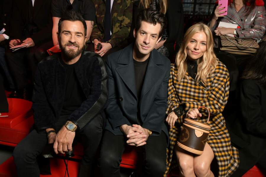 Justin Theroux, Mark Ronson et Sienna Miller au défilé Louis Vuitton, mardi 5 mars au Louvre, à Paris
