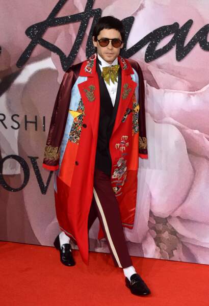 British Fashion Awards : Jared Leto (fou rire) en samouraï chic et coupe de Playmobil (une tenue signée Gucci)