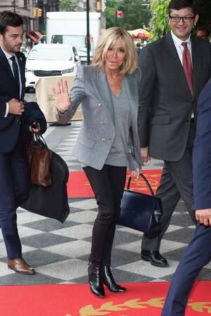 PHOTOS Brigitte Macron arrive à son hôtel The Pierre à New York 