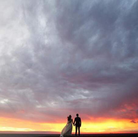 Mariage de Troian Bellisario : le superbe cliché des jeunes mariés devant un coucher de soleil