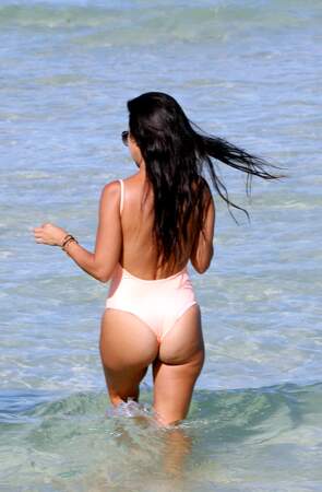 Kourtney Kardashian : son ex fricote avec d’autres, elle réplique avec une photo de ses fesses