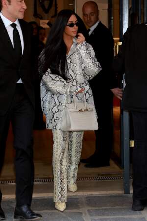 Kim Kardashian et ses cheveux ultra lisses