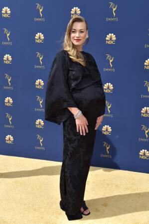 Les do des Emmy Awards  : Yvonne Strahovski 