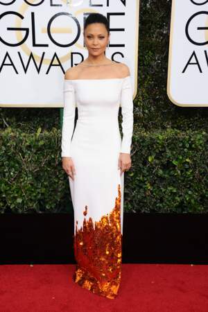 Golden Globes 2017 :  Thandie Newton en Monse (ou serait-ce un déguisement de mégot incandescent ?)