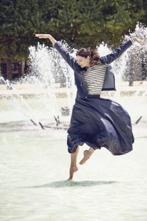Collab Marie-Agnès Gillot x Petit Bateau, veste cirée 125€, jupe cirée 95€, marinière en coton 79€