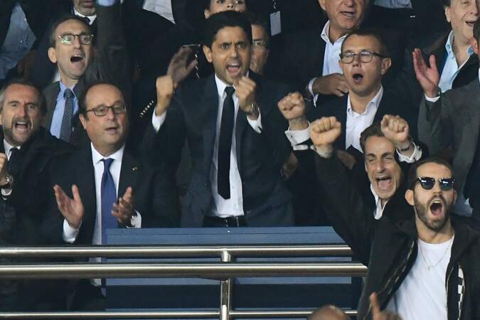 Les people au match PSG vs Bayern de Munich : François Hollande, Nasser Al-Khelaïfi et Nicolas Sarkozy