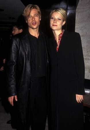 Brad Pitt et Gwyneth Paltrow en 1997, façon Matrix et mèches blondes. On adore.