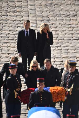 La famille de Charles Aznavour, Emmanuel et Brigitte Macron lors de l'hommage national à Charles Aznavour