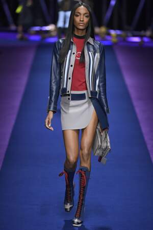 Défilé Versace printemps-été 2017 : Jourdan Dunn en pied