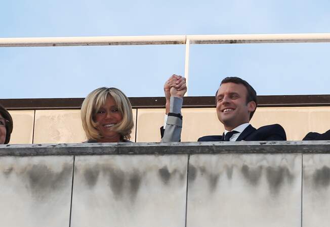 Emmanuel Macron vainqueur du 1er tour de la présidentielle : Sur le toit de leur QG dans le 15ème arrondissement