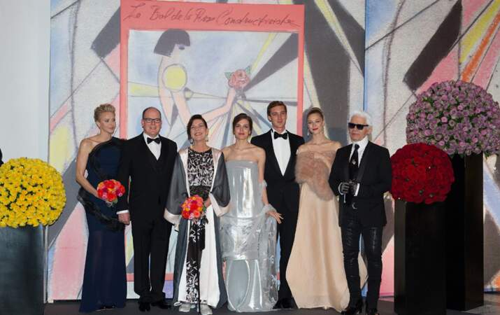 Charlène, le prince Albert II, la princesse Caroline, Charlotte et Pierre Casiraghi et Karl Lagerfeld