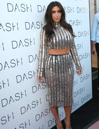 Kim Kardashian porte la jupe-boule-à-facettes en mode... Kim (mars 2014)