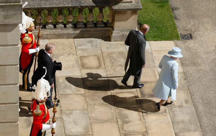 La reine Elizabeth et le prince Philip se dirigent vers leurs invités