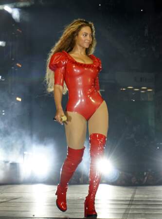 Beyoncé bien dans ses bottes mais nous on voit rouge