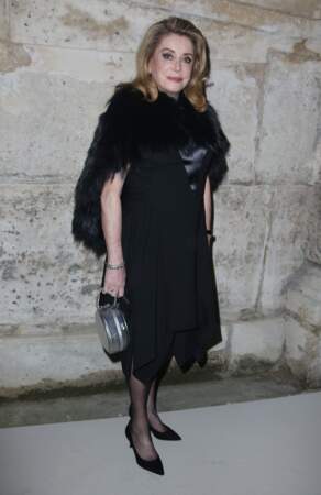 Catherine Deneuve au défilé Louis Vuitton lors de la fashion week de Paris, le 6 mars