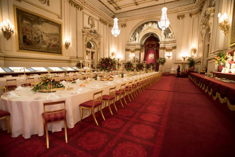 Un dîner d'état organisé par une reine, ça ressemble à ça