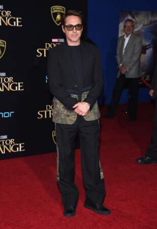 Première de Doctor Strange : Robert Downey Jr en Givenchy