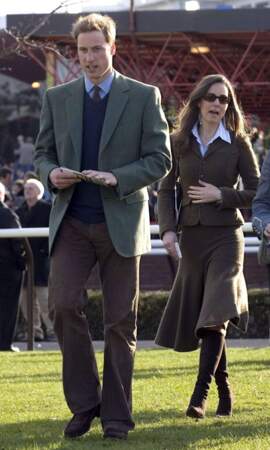 Kate Middleton - Fin 2010, 2 ans après cette 1ère apparition, William demandait à sa belle de l'épouser