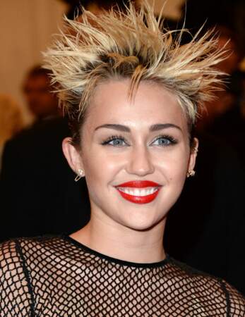  « C’est un hommage arty. A Claude François, tout à fait. » Miley Cyrus