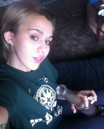 La jeune femme partage avec Miley la passion du cannabis...
