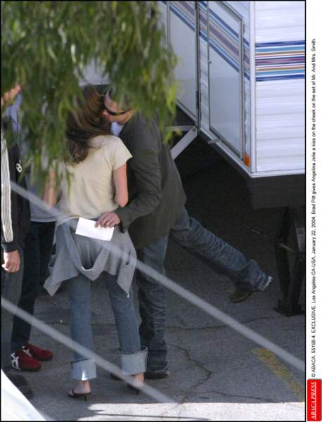 En 2004, Brad Pitt et Angelina Jolie craquent l'un pour l'autre sur un tournage