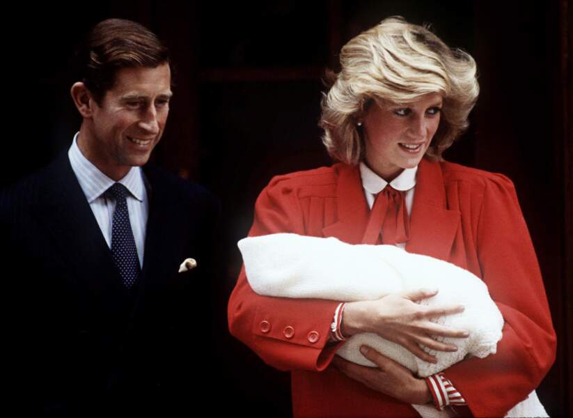 Lady Di et le prince Charles pour la présentation officielle de leur fils, le prince Harry, le 17 septembre 1984
