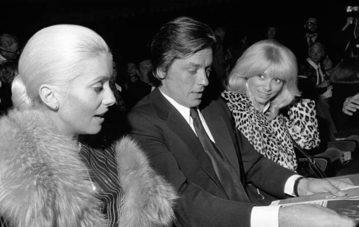 Mireille Darc et Alain Delon : 15 ans d'amour - À l'Olympia aux côtés de Catherine Deneuve en 1972