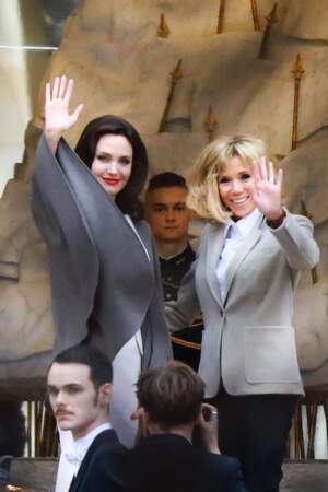 Angelina Jolie, habillée par le créateur Roland Mouret, et Brigitte Macron