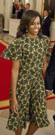Michelle Obama en petite robe d'été imprimée et manches courtes