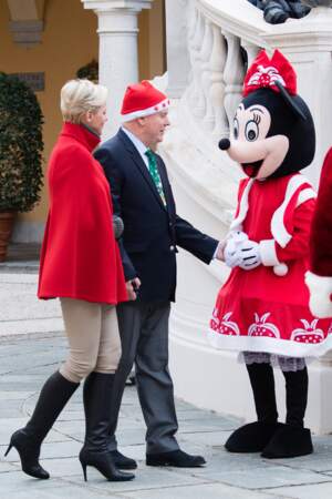 Albert II, Charlène de Monaco et Minnie pour "L'arbre de Noël du Palais Prin­cier" le 20 décembre