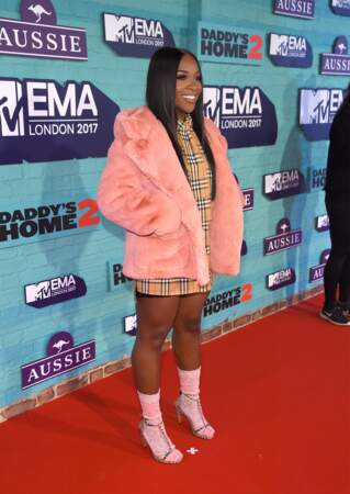 MTV EMA 2017 - Ray BLK et son mix socquettes + talonnettes :  c'est NON