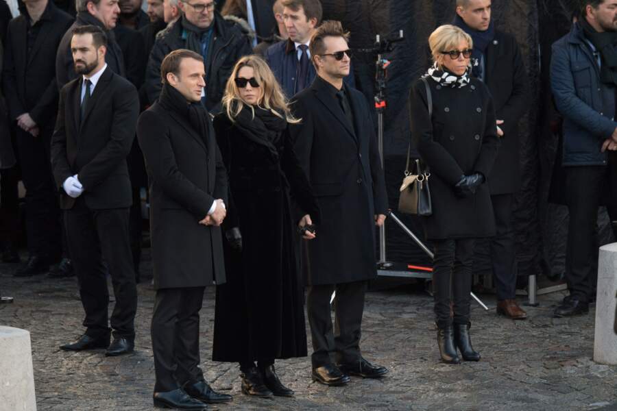 Hommage à Johnny Hallyday : Emmanuel et Brigitte Macron entourent Laura Smet et David Hallyday