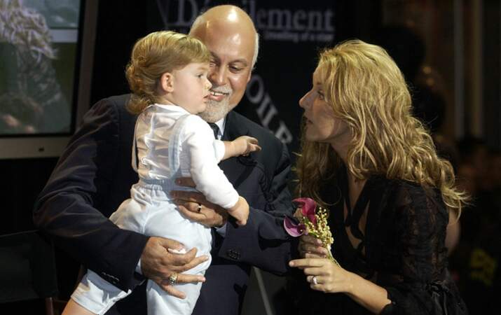 Le couple accueille son premier enfant, René-Charles en 2001