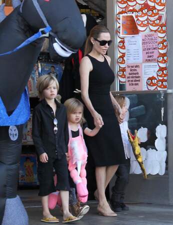 Shiloh, Vivienne, Angelina Jolie et Knox Jolie-Pitt