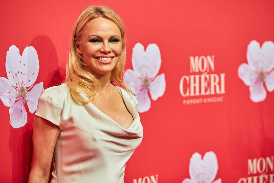 La dixième place du classement revient à Pamela Anderson, qui a subit de multiples blessures au sein de DALS 9