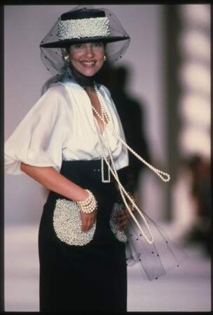 L'hommage de Cristina Cordula à Karl Lagerfeld : Défilé Chanel Prêt-à-porter Printemps-Eté 1991