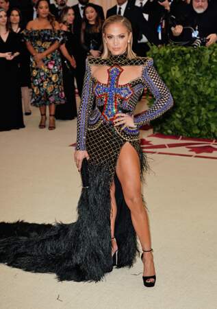 Do - Jennifer Lopez et son look... religieux ? 