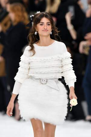 Penélope Cruz au défilé Chanel automne-hiver 2019-2020 pour un dernier hommage à Karl Lagerfeld