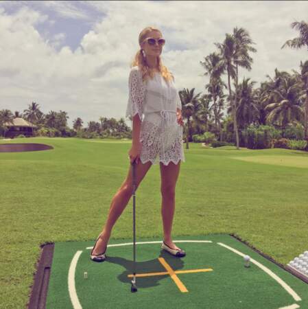 Ah oui, on a oublié de préciser que Paris Hilton est une grande fan de golf !