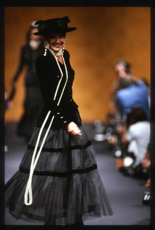 L'hommage de Cristina Cordula à Karl Lagerfeld : Défilé Chanel Haute-Couture Automne-Hiver 1989-1990