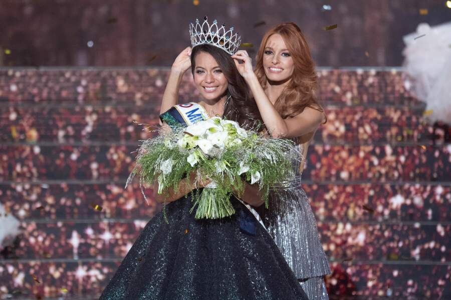 Vaimalama Chaves, Miss France 2019, couronnée par Maëva Coucke