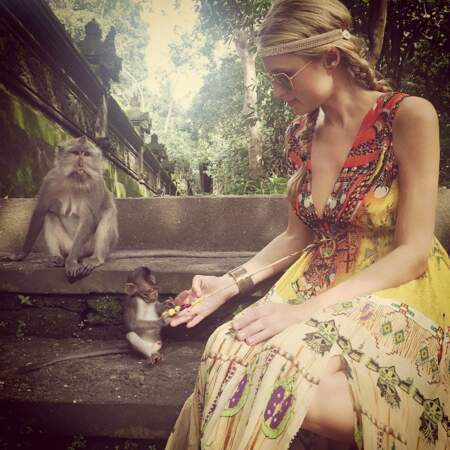 Les people posent avec des animaux : Paris Hilton