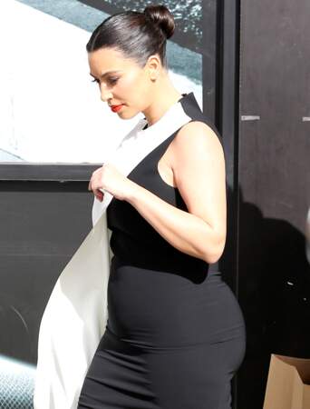 Kim Kardashian déguisée en pingouin pour faire du shopping