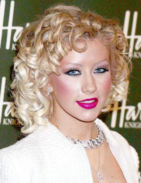 Cette photo de Christina Aguilera sert dans les écoles de maquillage. De contre-exemple absolu