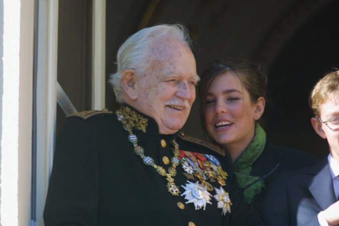 19 novembre 2000 : C'est la dernière photo de Charlotte Casiraghi avec le prince Rainier lors de la fête nationale