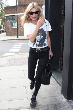 15 pièces qui font de Kate Moss une icône mode : le t-shirt rock