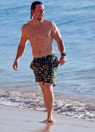 Ces stars masculines qui affichent des abdos en béton : Mark Wahlberg (45 ans)